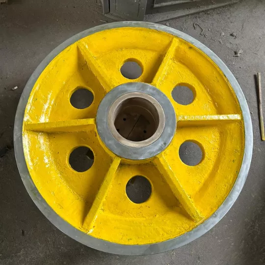 Pulley 970mm Material Steel Casting Komponen Vital Transmisi yang Tahan Guncangan